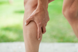 איך לשחרר שרירים תפוסים ברגליים?