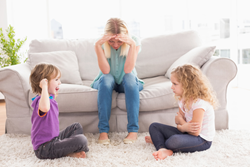 המדריך להורים צעירים: איך למנוע ריבים בין אחים?